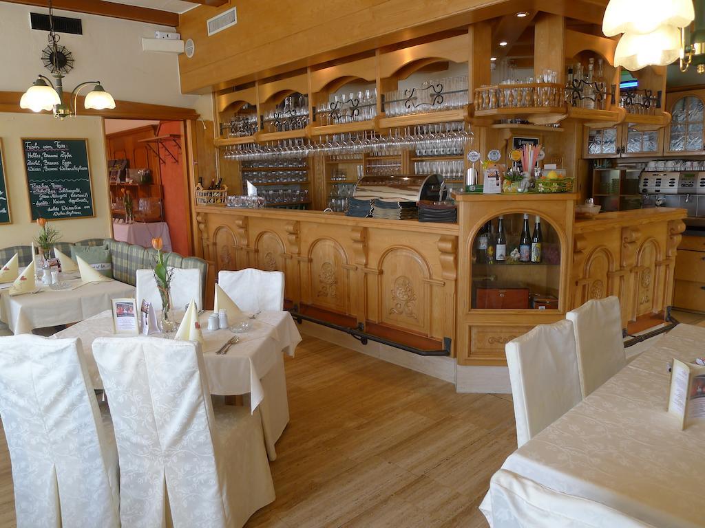 Hotel Restaurant Boeck "Roter Hahn" Санкт Пьолтен Екстериор снимка