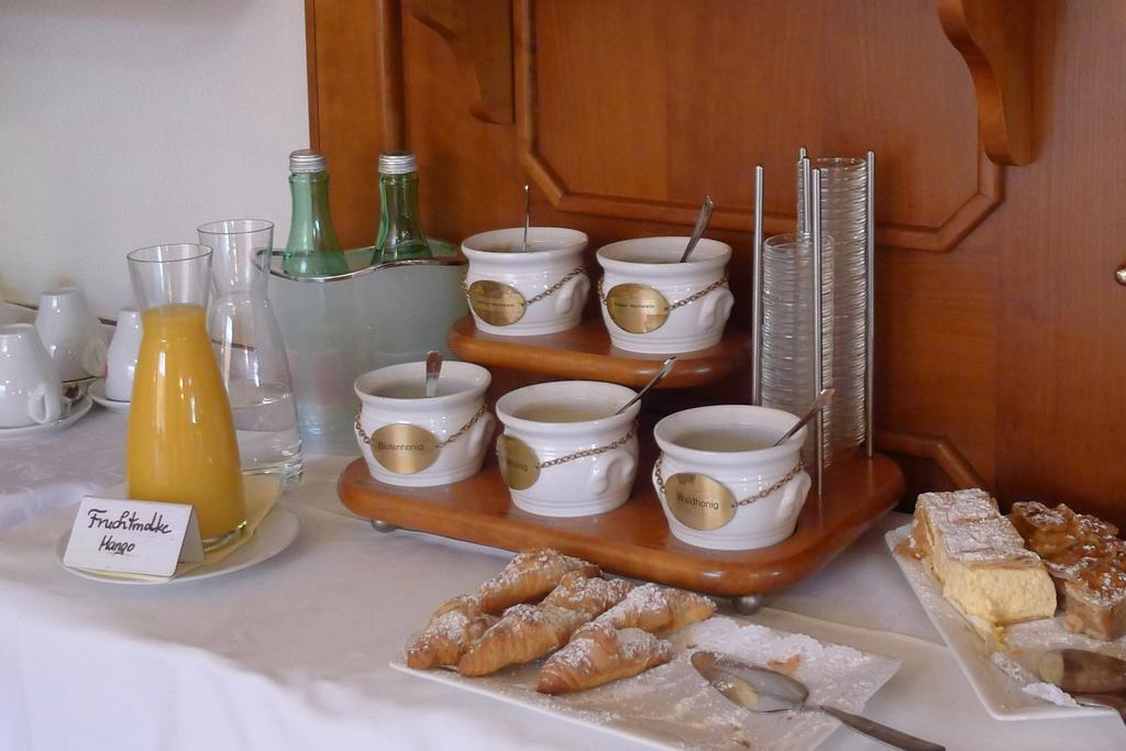 Hotel Restaurant Boeck "Roter Hahn" Санкт Пьолтен Екстериор снимка