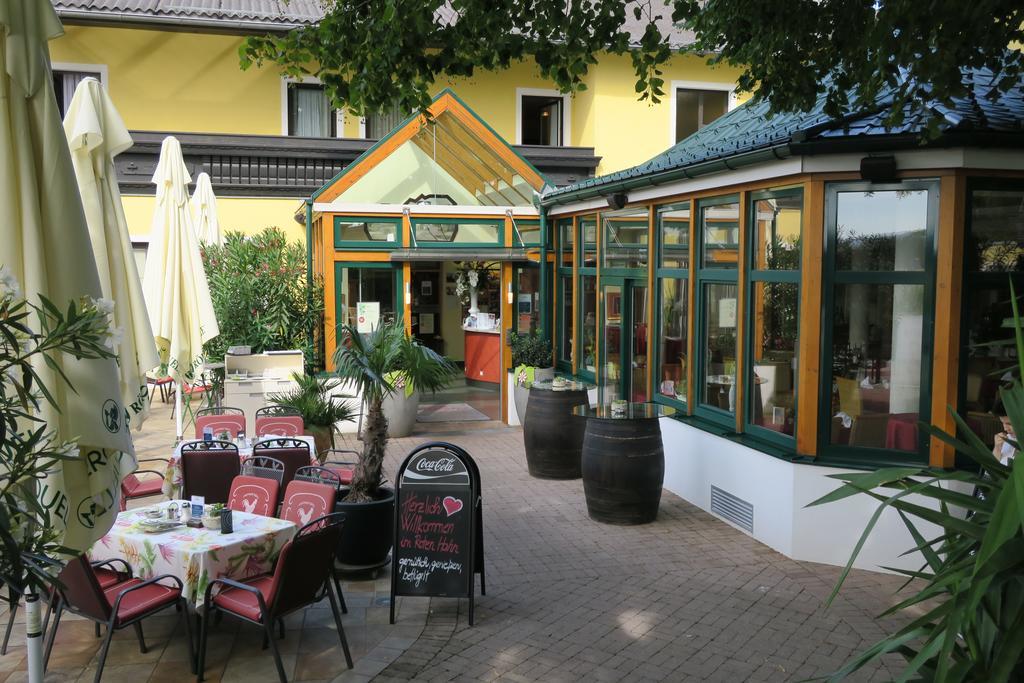 Hotel Restaurant Boeck "Roter Hahn" Санкт Пьолтен Екстериор снимка