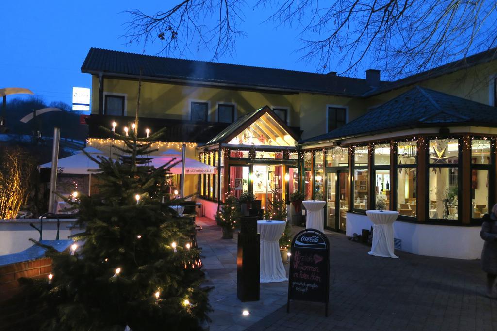 Hotel Restaurant Boeck "Roter Hahn" Санкт Пьолтен Екстериор снимка