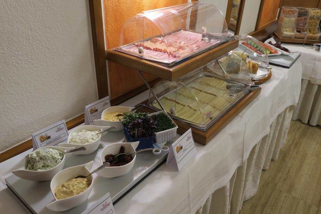 Hotel Restaurant Boeck "Roter Hahn" Санкт Пьолтен Екстериор снимка