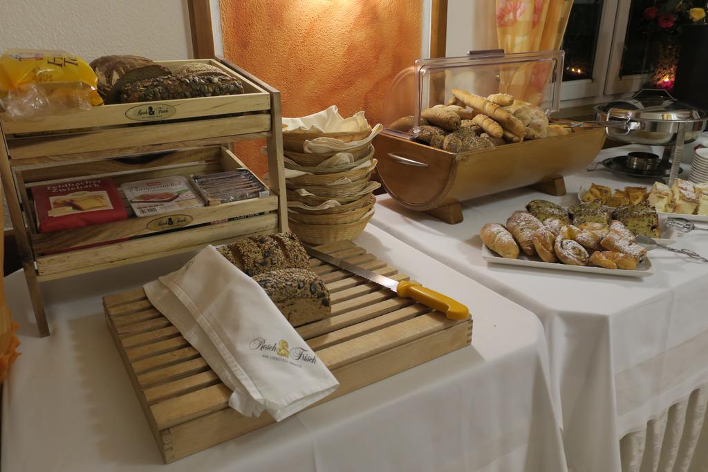 Hotel Restaurant Boeck "Roter Hahn" Санкт Пьолтен Екстериор снимка