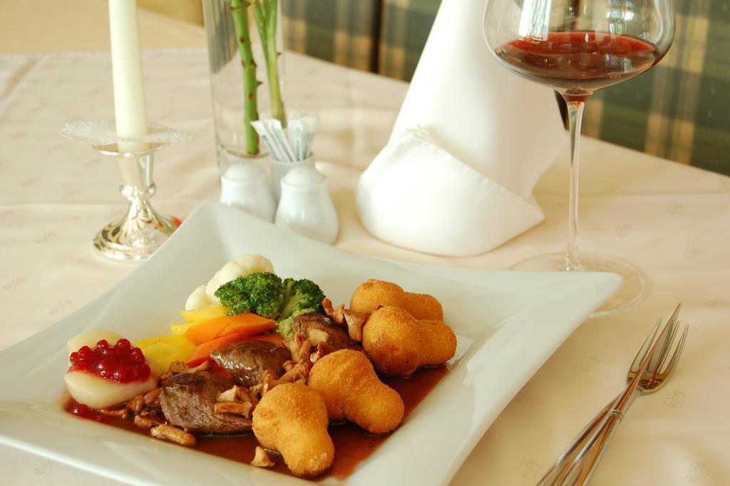 Hotel Restaurant Boeck "Roter Hahn" Санкт Пьолтен Екстериор снимка
